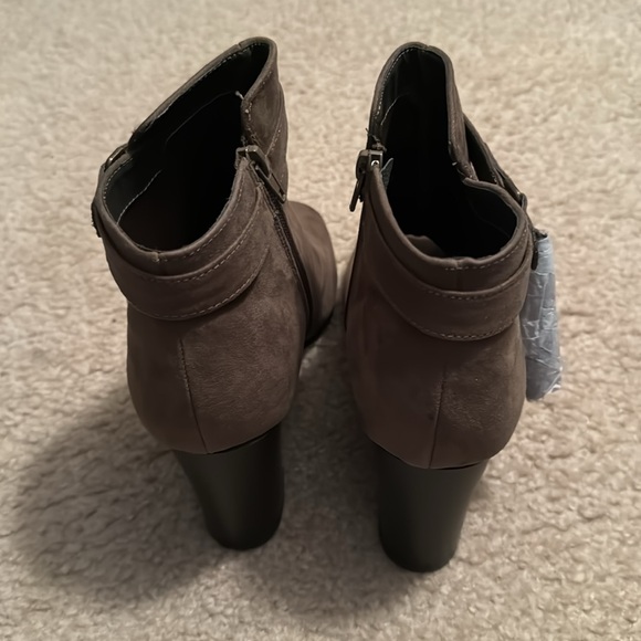 Charlotte Russe Lucite Booties Size 9 Color Khaki - Picture 5 of 13